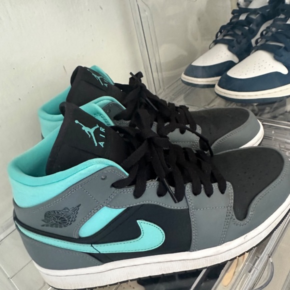 Jordan 1 mid gray aqua size 8 - Picture 2 of 4